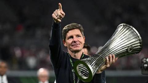Oliver Glasner hóa bất tử cùng Crystal Palace